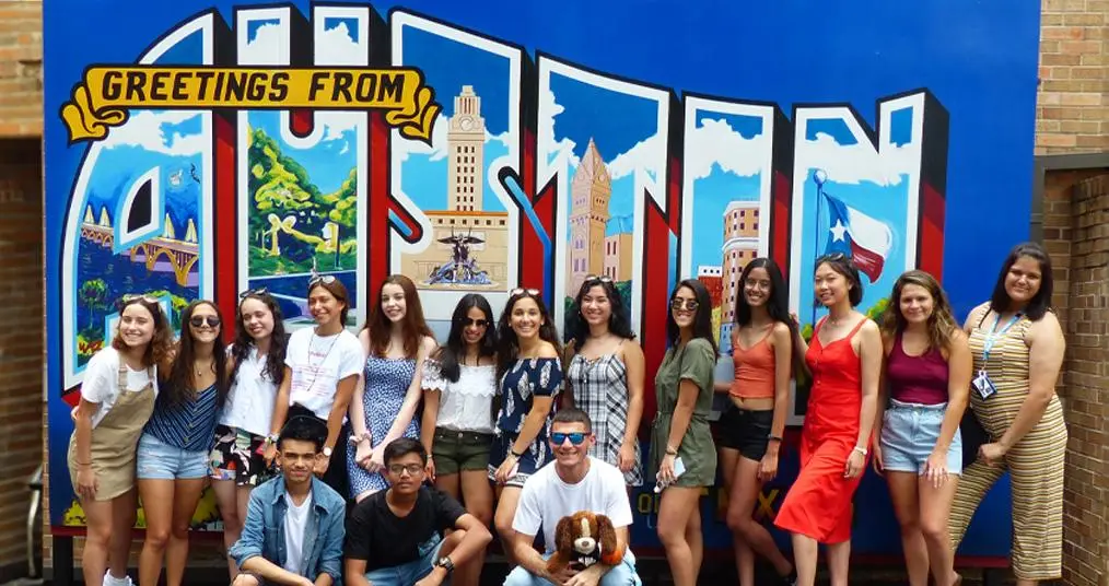 University of Texas Austin Summer Discovery program görseli