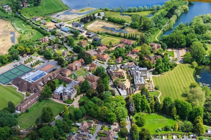 TASIS England Surrey yaz okulu görseli 1